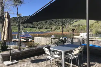 Image de Bord du lac Okareka, endroit idéal pour jusqu'à 12 personnes