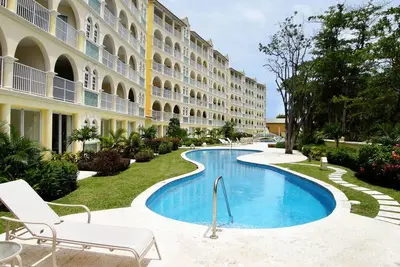 Image de 105 Sapphire Beach Condo (2 chambres / 2 salles de bain) sur la plage de Douvres, Barbade.
