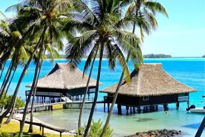 Image de Bungalow Two - Le refuge mondialement célèbre de Marlon sur l'eau à Bora Bora!