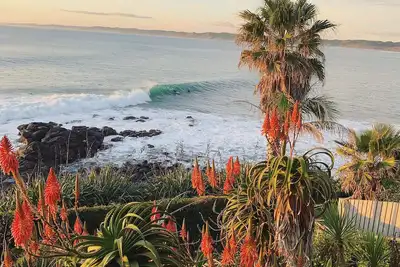 Image de Whale Bay Surf Bach Absolute Waterfront at Surf