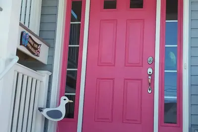 Image de Nouvelle maison avec vue sur la baie dans une rue calme