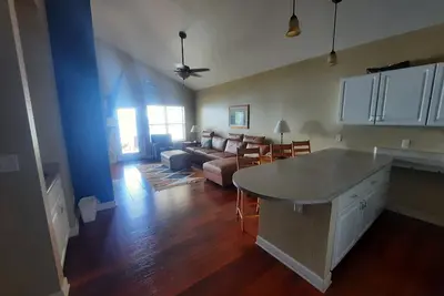 Image de 321 - Condo bord du lac, vues à couper le souffle, piscines, parfait pour les familles