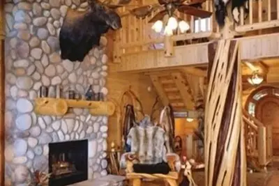 Image de Maison de luxe en bois rond sur le lac Michigan