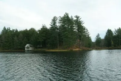 Image de Long Pond Cabin ENTOURÉ D'Eau avec une grande plage privée