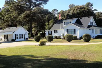 Image de Le Waterfield Place est une belle maison de 8 personnes sur 5 acres près des Outer Banks.