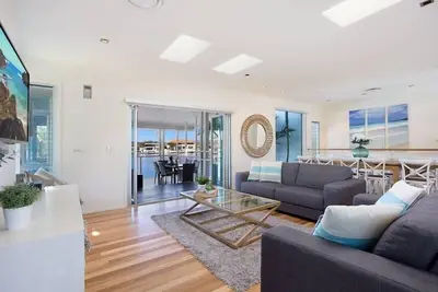 Elite Holiday Homes - Main River Magic