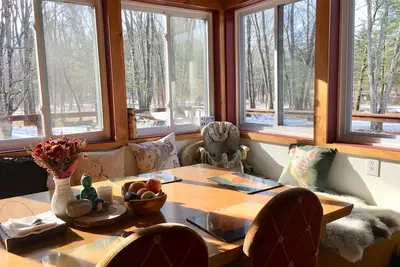 Image de Paisible 5br-3ba de Mohonk ~ Jacuzzi ~ Grande terrasse ~ À droite sur Coxing Kill ~ Route privée