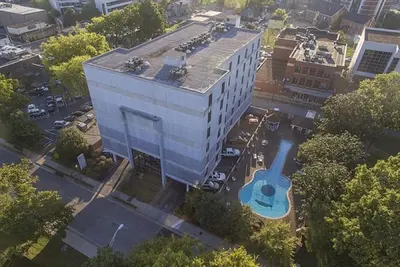 Image de Condo Music Row - Nashvegas! Piscine de guitare. Cool-confortable-moderne!