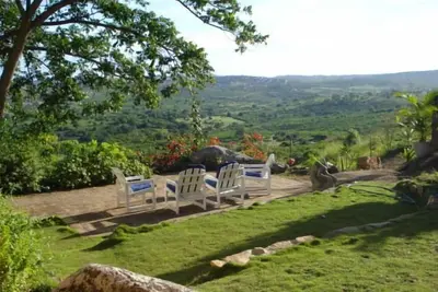 Image de Chalet à la montagne, 3 suites, piscine, belle vue, beau temps et environnement agricole
