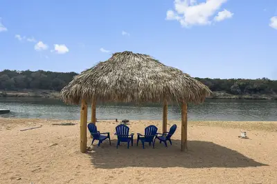 Image de Bord de l'eau, plage, couchers de soleil incroyables, animaux acceptés.