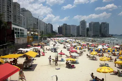 Image de Belle ajustement Cove-Guaruja avec deux chambres, une suite, deux blocs de la plage