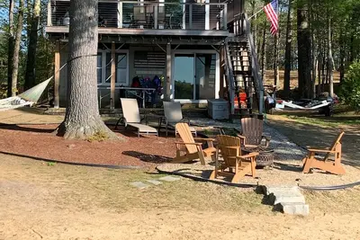 Image de Belle maison directement sur le lac Winnisquam avec plage et quai privé