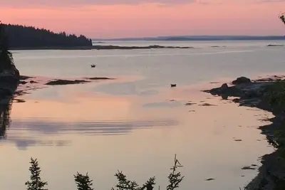Image de Chalet paisible avec vue sur la crique privée sur l'île de Maine