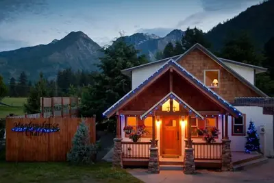 Image de Belle maison personnalisée avec une vue imprenable sur les enchantements et la dame endormie