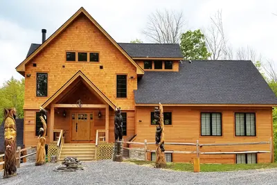 Image de Luxe, nouvelle maison sur Okemo avec vue sur le ruisseau de montagne, Marche vers Sachem Trail! ! !