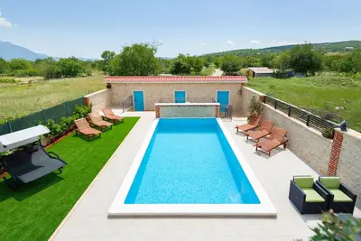 Image de Belle villa familiale en pleine nature - Plage de Brela à 30 minutes