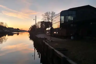 Image de Bord de l'eau avec une énorme cloison, à quelques minutes de la baie et de la plage, Kayaker's Paradise