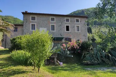 Image de Grande 16ème siècle Villa fidèlement restaurée pour la famille ou vacances romantiques