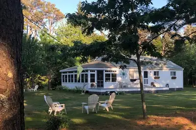Image de Cottage de 3 chambres Ă seulement 187 pas de Popham Beach!