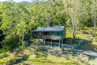 Image de Bluegum Cottage - Jacuzzi privé, vues de brousse très privées.
