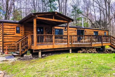 Image de Chalet au bord du lac sur un terrain boisé de plus de 22 acres. Près de la station de ski Blue Mountain!