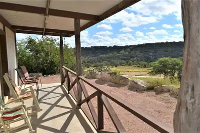 Image de Escapade privée au Maner Lodge avec une vue imprenable sur les collines