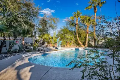 Image de Lux Vegas Villa: Oasis au bord de la piscine, WiFi haut débit, Animaux acceptés!