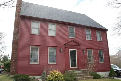 Image de Charmant 5 pièces Easton Point colonial comprenant une suite de lune de miel au 3ème étage