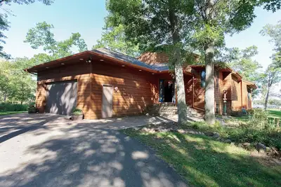 Image de Péninsule privée Avec 3000 pieds de Lakeshore au coeur de Lake Country!