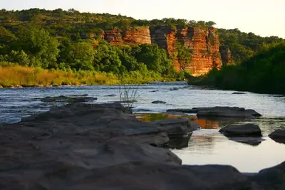 Image de Red Sands Ranch - River Resort (12-37 personnes) Tennis / piscine privée, piste d'atterrissage Nouveau!