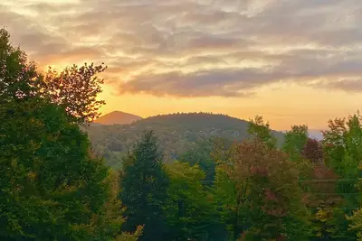 Image de Plongez dans les montagnes blanches dans ce condo nordique de 2 chambres à coucher!