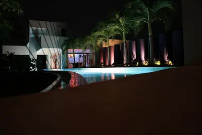 Image de LUNATICAlounge. . . laissez-nous vous couper le souffle!
