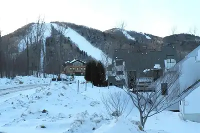 Image de Ski-on Ski-Off Killington Condo à Internet haute vitesse Sunrise