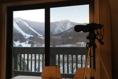 Image de Condo Avec Vue! ! Condo 2 chambres avec navette de ski gratuite, bain à remous et piscine intérieure