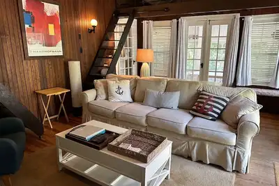 Image de Perfect Summer Getaway, proximité de l'étang et pied de la plage! Famille & Animaux acceptés