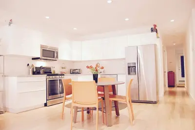 Image de Duplex moderne et lumineux dans le centre de Cobble Hill