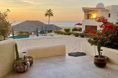 Image de Meilleur Emplacement dans un complexe! Niveau inférieur, Côté piscine, Front de mer, Vue sur l'océan