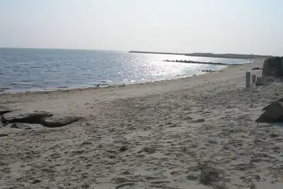 Image de Plage privée de sable, bord de l’océan, maison à 2 étages, kayaks, 1 700 $.