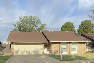 Image de Grande maison au milieu de tout! !