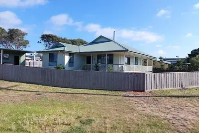 Image de Retreat @ Golden Beach, à quelques mètres de la mer