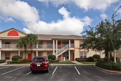 Image de Les offres d'été super près de Disney, condo avec vue sur le lac