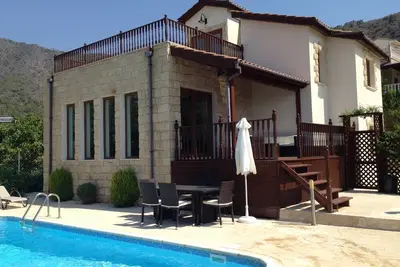 Image de Belle Harbour View Villa - DÉTACHÉ 3 Bed Sur 3 Niveaux - Pomos