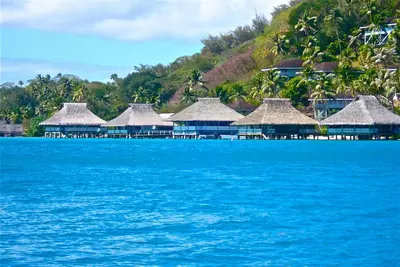 Image de Bungalow One - Bungalow de renommée mondiale sur l'eau de Brando à Bora Bora!