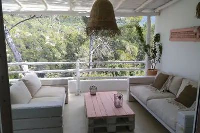 Image de Appartement à 250 mètres de la plage, Wifi gratuit et terrasse avec vue.