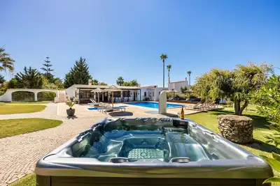 Image de Villa Vale a Pena, pour jusqu'à 40 personnes, près de Carvoeiro.