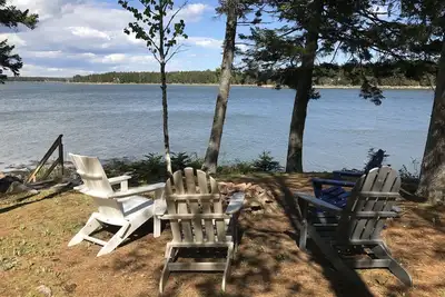 Image de Waterfront Acadia Schoodic Downeast Log Home avec 650 pieds de rivage