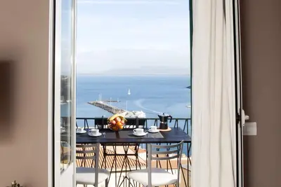 Image de Enchanteur Maison Mer près du symbole « forteresse espagnole » du pays