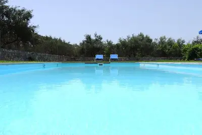 Image de Piscine privée et grand jardin - à 100m de la plage, des tavernes et des commerces à Almyrida.
