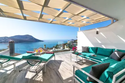 Image de Charmante villa de deux chambres avec piscine privée. Près de la ville. Parfait pour les couples