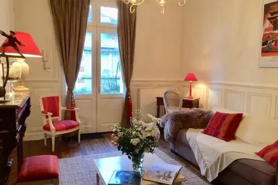 Tours Centre, appartement et son jardin dans maison 19e siècle